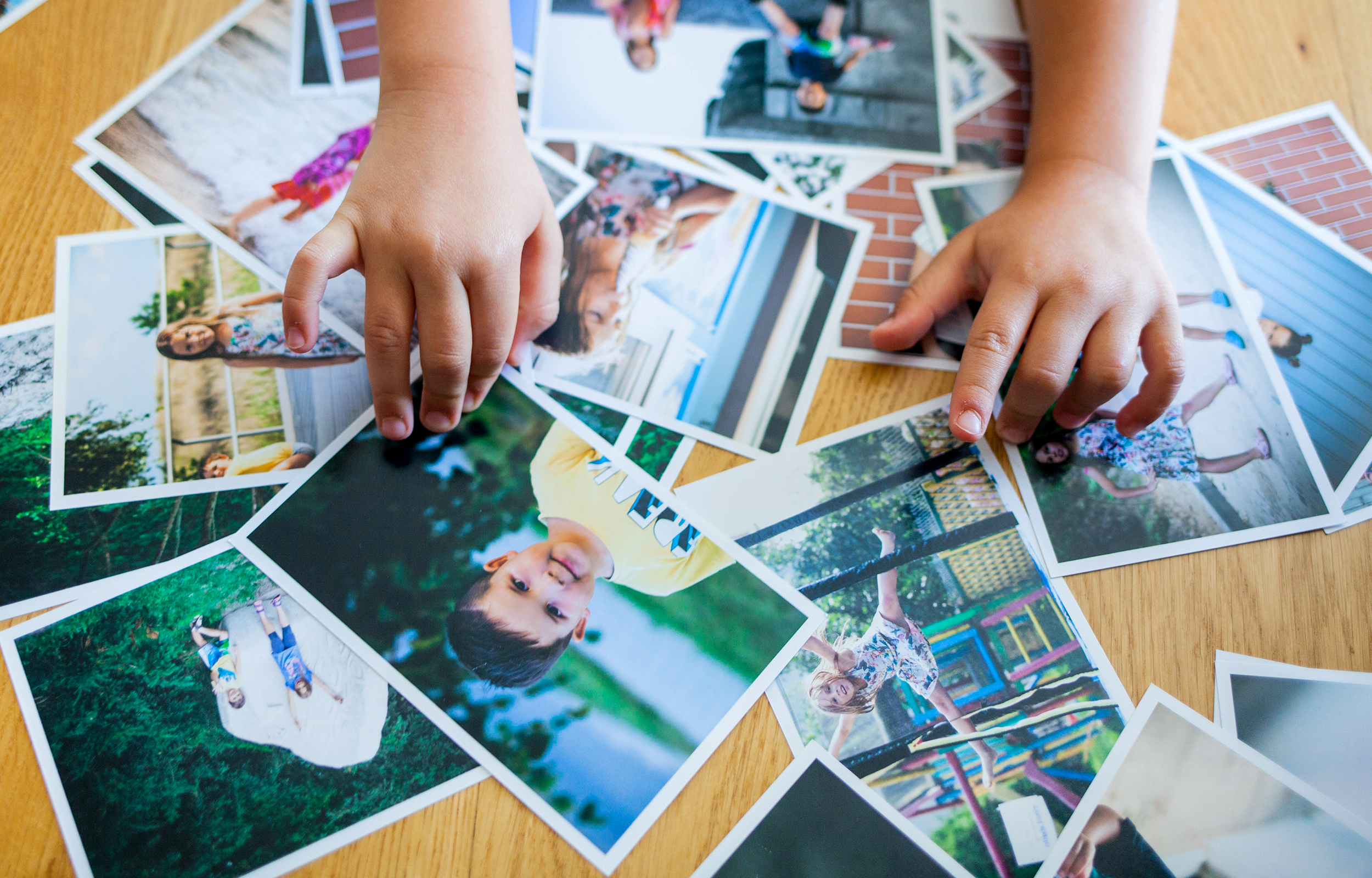 Jak porządkować i segregować zdjęcia z rodzinnych spotkań